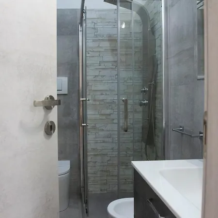 Casa Al Mare-near To Sea With A-c راباللو